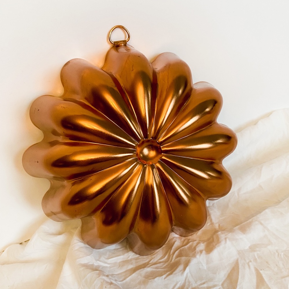 Dark copper mold